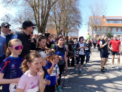 Jede Menge Teilnehmer beim Leiblachlauf in Hergensweiler.