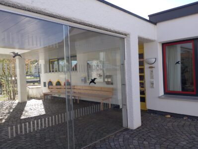 Der Eingang eines Kindergartens.