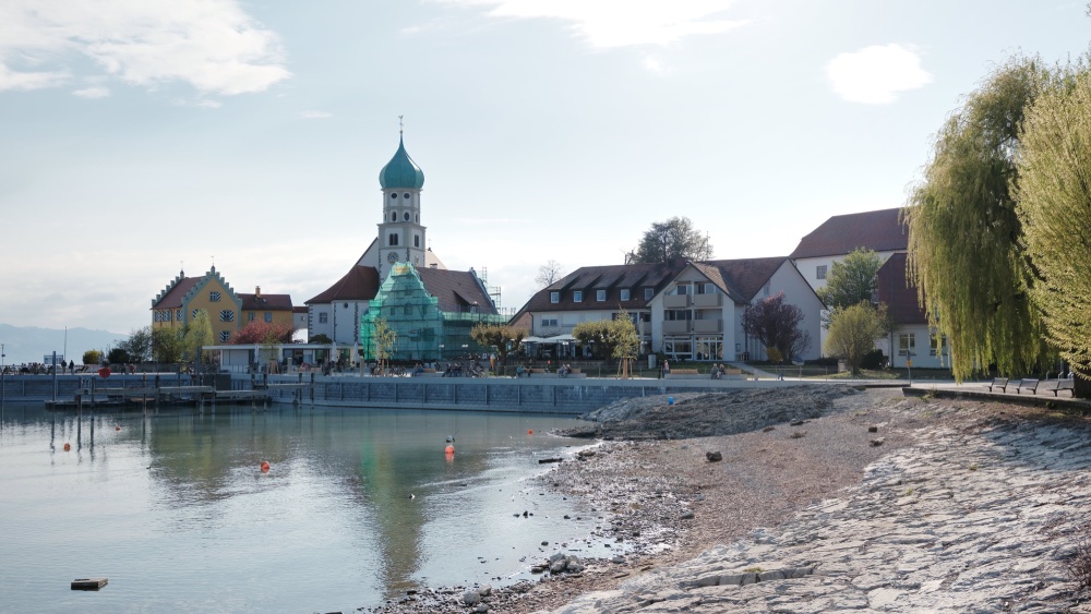 Ansicht vom Bodensee und Häusern.