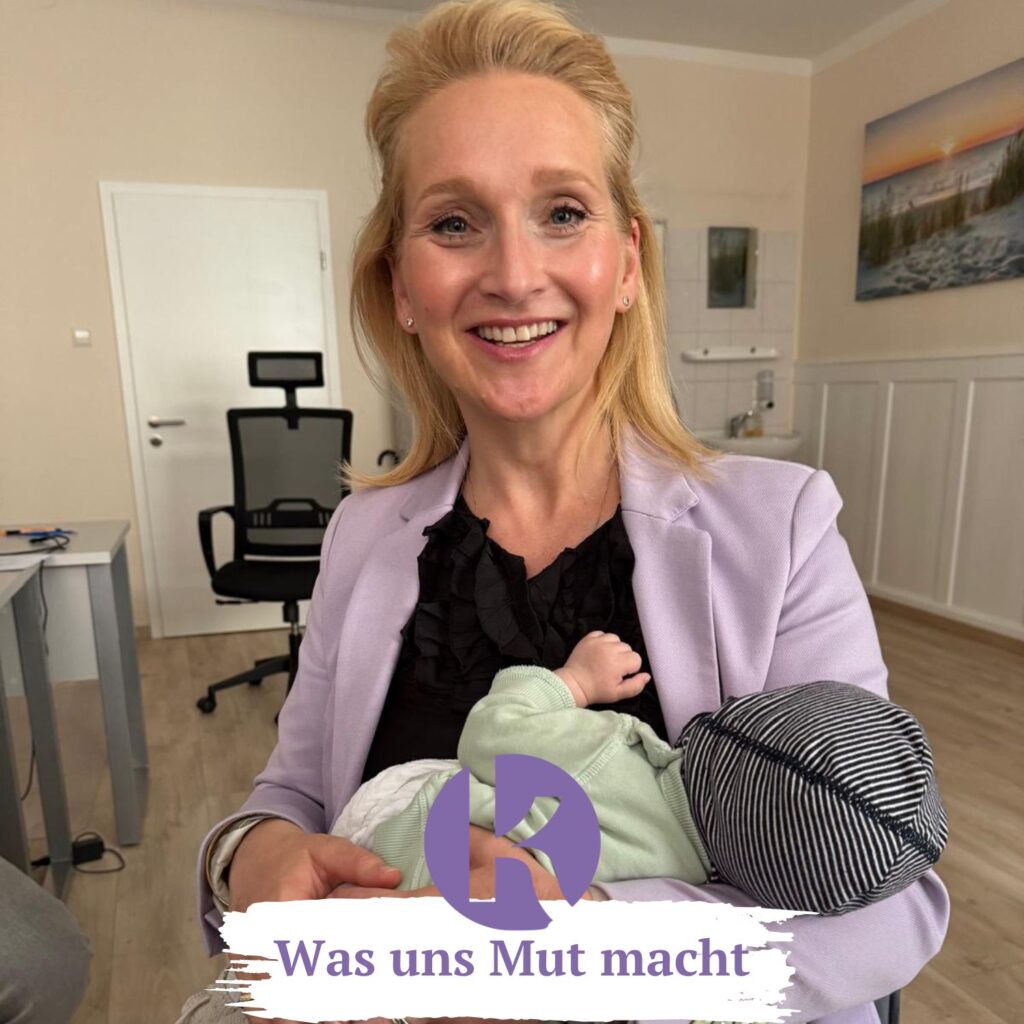 Portrait einer blonden Frau.