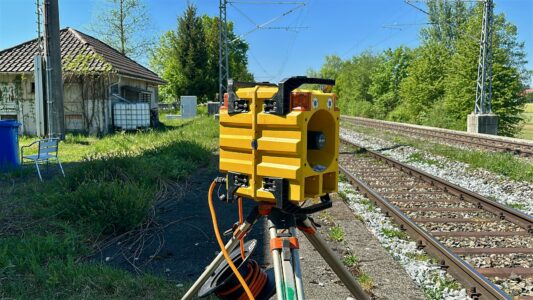 Eine Warnanlage der Deutschen Bahn.