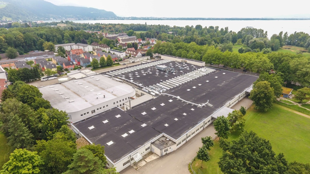 Luftbild von einer Gewerbehalle