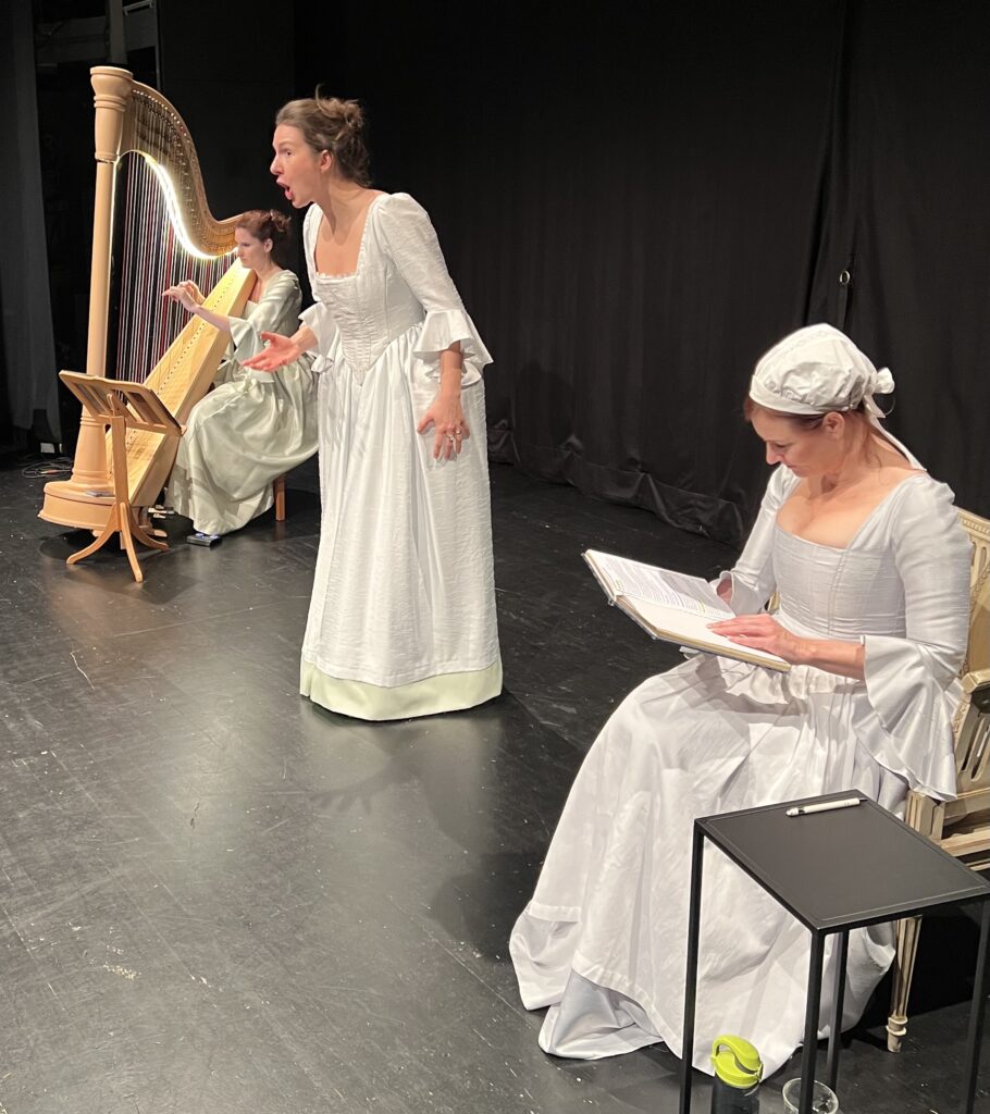 Drei Frauen auf der Bühne